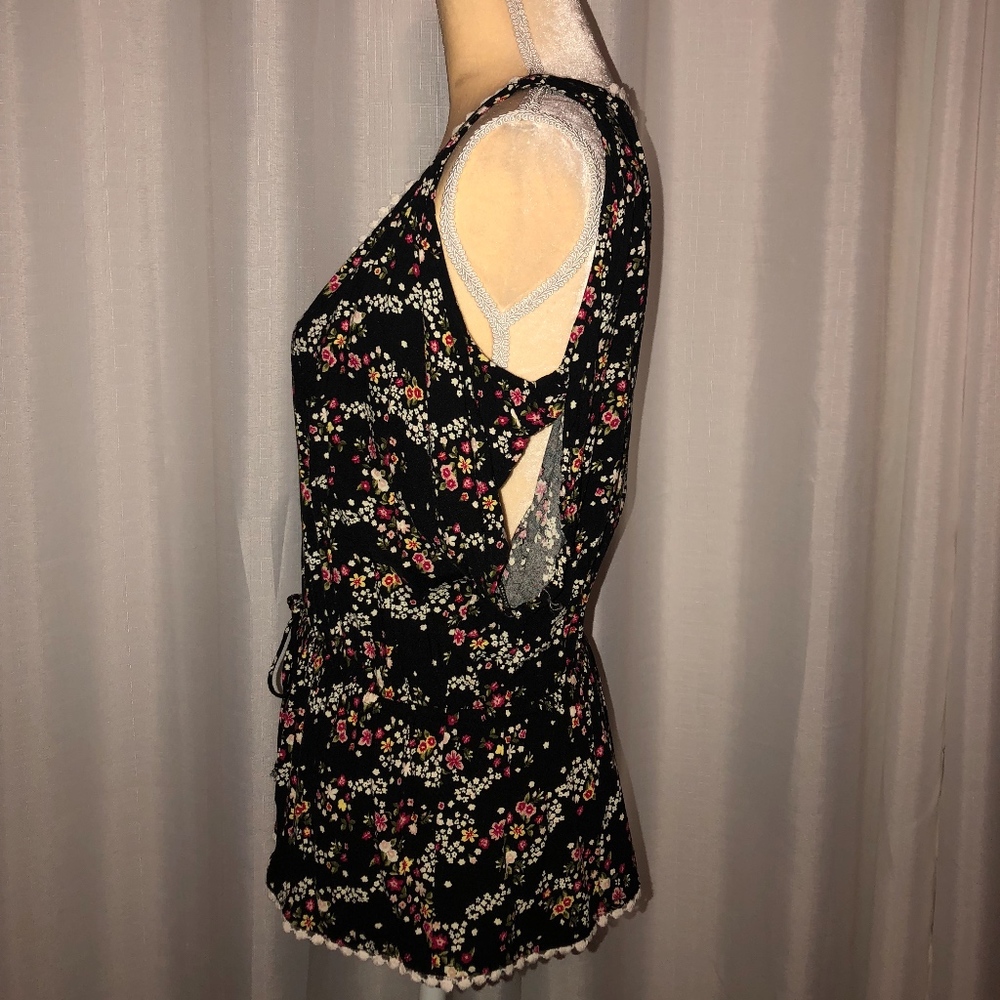 Cold Shoulder Top - Picture 4 of 9
